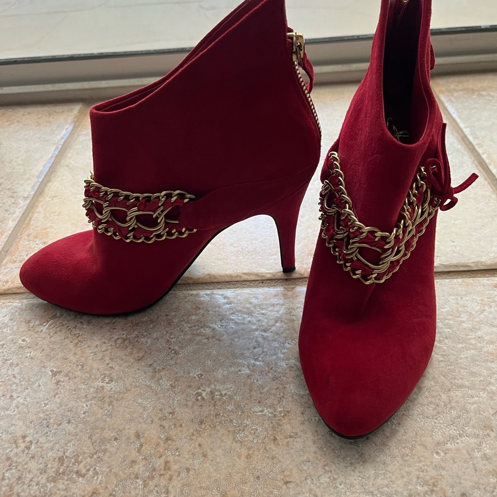 B Makowsky Red Heeled Ankle Boots with Gold Chain
